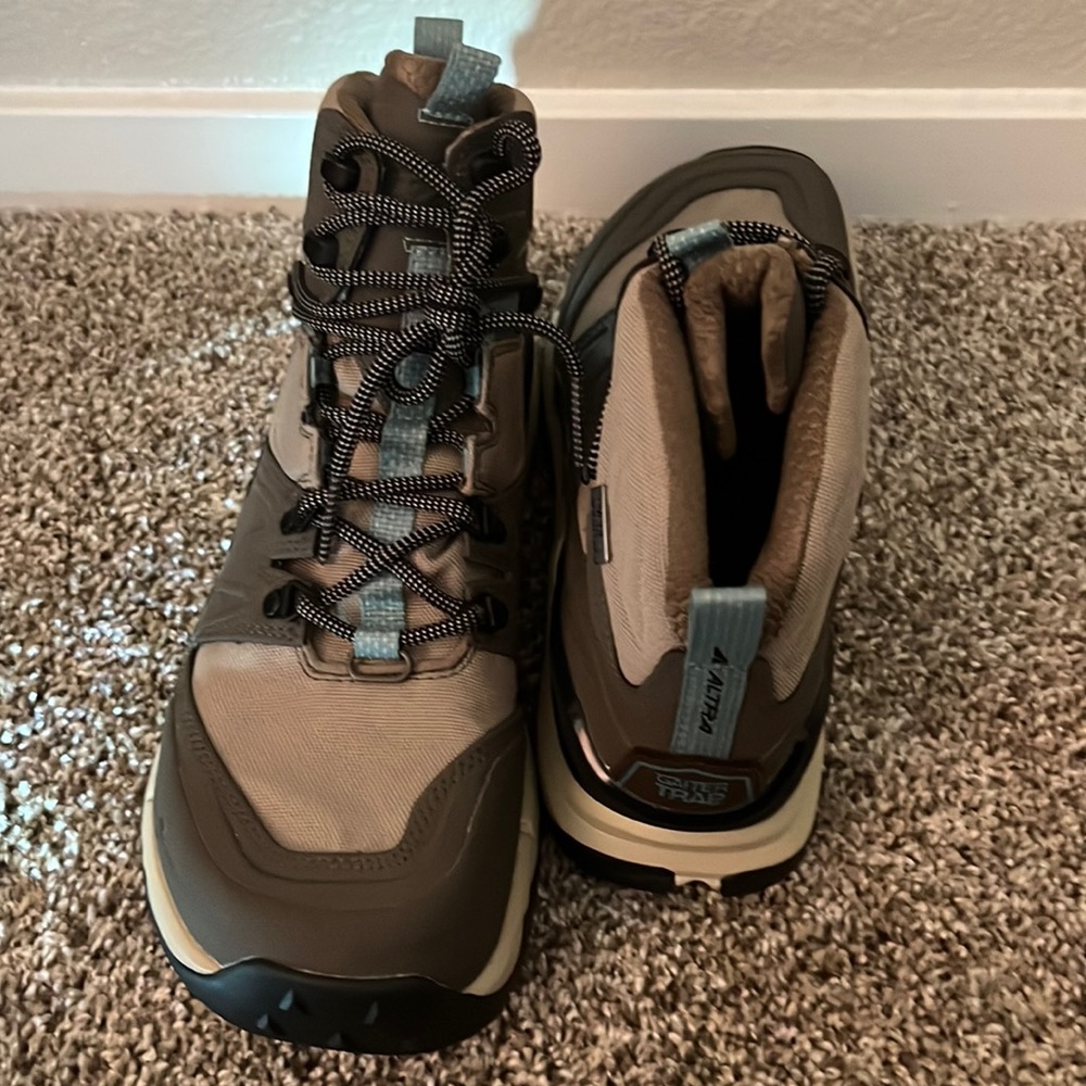 Altra Tushar Size 10W Brand New & never used. Box was thrown away after purchase